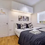 Henry Court Apartment 2